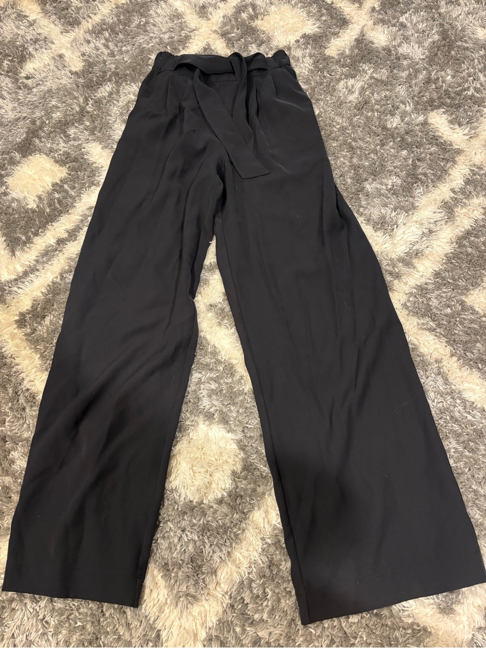Lululemon noir tie waist wide leg pleated pants/ trousers - Black size 4. - Picture 9 of 10